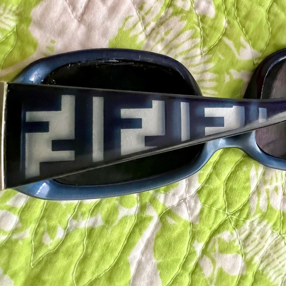 Fendi FS5197 Sunglasses Color Blue - Picture 9 of 10